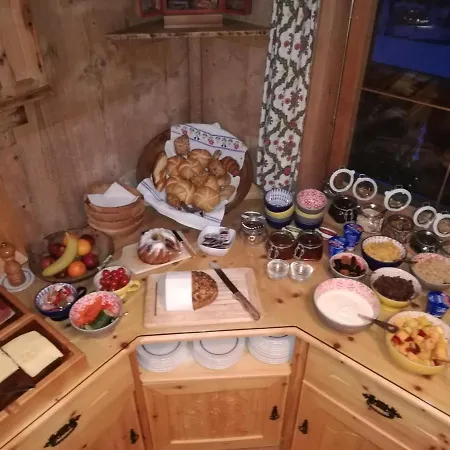 Loeberbauer Oda ve Kahvaltı 3*