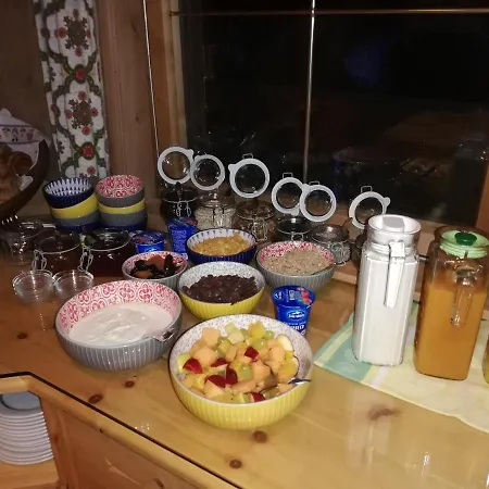 Loeberbauer Oda ve Kahvaltı 3*