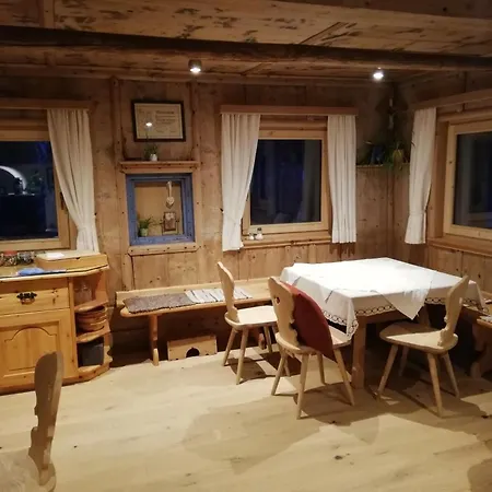 Loeberbauer 住宿加早餐酒店 图克斯
