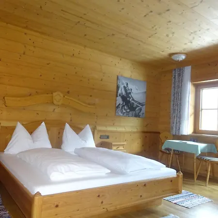 Loeberbauer Oda ve Kahvaltı 3*