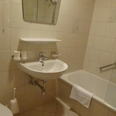 Oda ve Kahvaltı Loeberbauer 3*